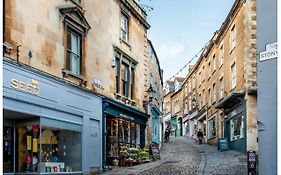 Charming Cottage In The Heart Of Frome With Parking